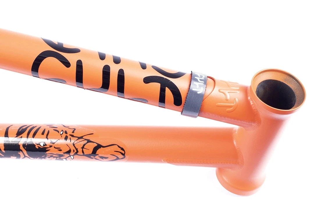 FRAMES Cult Walsh Frame 7 FRAMES Cult Walsh Frame